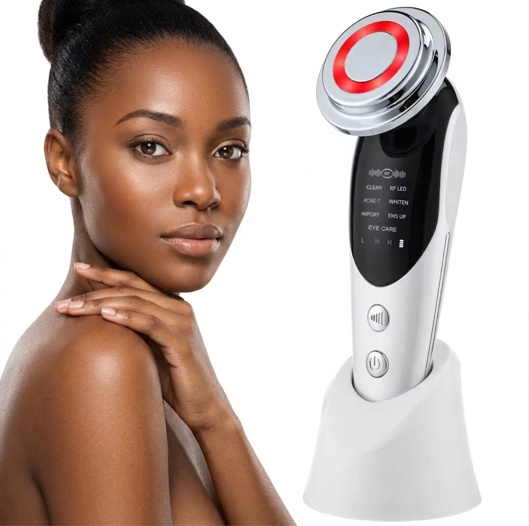 Anti-Aging Beauty Device Black Woman LED Red Lifestyle - Beauty by Ouria | Femme Noire LED Rouge